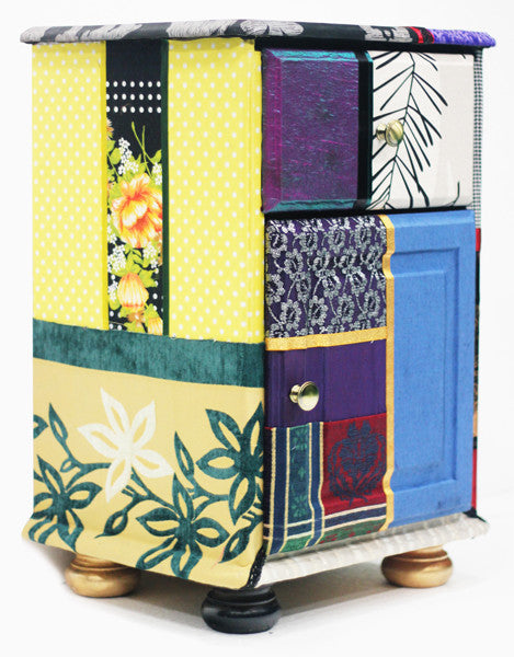 Epinelaid Bedside Table / Small Cupboard