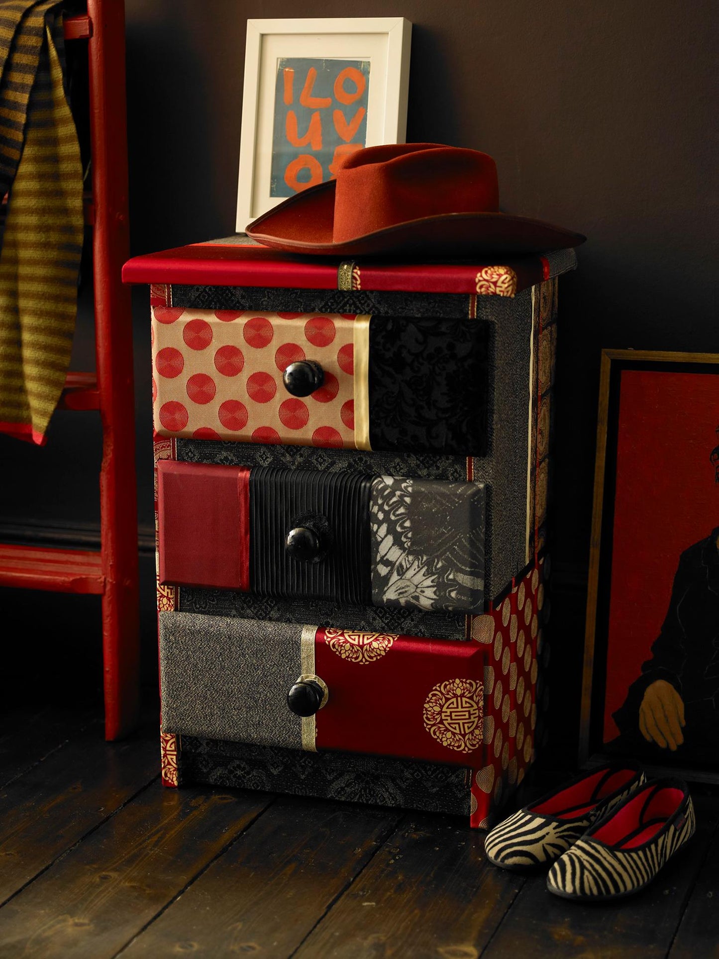 Carya Bedside Table / Chest of Drawers
